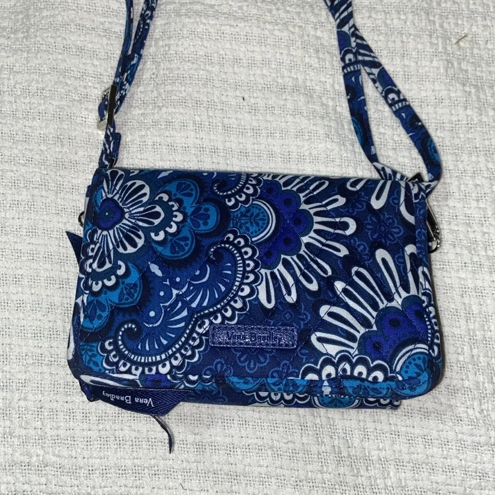 Like new Vera Bradley floral 3-in-1 Crossbody